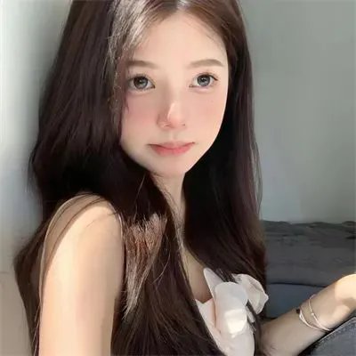 校服的裙摆